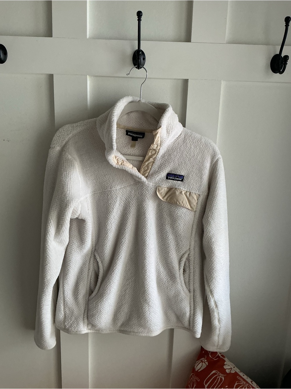 Patagonia Cream Snap-Placket Fleece Pullover with Contrast Pocket